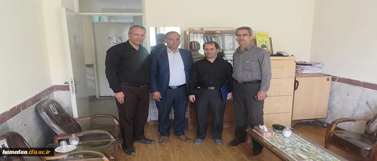 همزمان با روز جهانی عصای سفید از همکار روشندل در پردیس شهید مقصودی همدان تقدیر شد