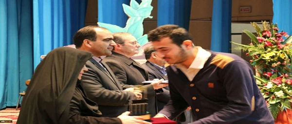 درخشش دانشجو معلمان دانشگاه فرهنگیان همدان؛
در نخستین جشنواره ملی نوآوری های علمی و پژوهشی دانشگاه فرهنگیان که به میزبانی شهر یزد برگزار شد