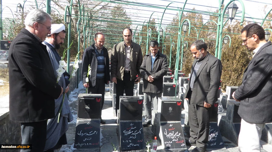 غبار روبی مزار شهید مقصودی و سایر شهدای والامقام انقلاب اسلامی همدان