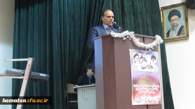 دکتر علیرضا علی صوفی سرپرست دانشگاه فرهنگیان همدان در جمع مردم و مسئولین شهر قروه درجزین:
در بخش بخش شعار اصلی انقلاب اسلامی، یعنی استقلال، آزادی و جمهوری اسلامی بار معنایی و تاریخی عمیقی نهفته است.