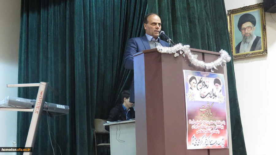 دکتر علیرضا علی صوفی سرپرست دانشگاه فرهنگیان همدان در جمع مردم و مسئولین شهر قروه درجزین:
در بخش بخش شعار اصلی انقلاب اسلامی، یعنی استقلال، آزادی و جمهوری اسلامی بار معنایی و تاریخی عمیقی نهفته است.