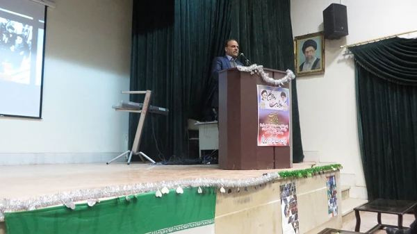 دکتر علیرضا علی صوفی سرپرست دانشگاه فرهنگیان همدان در جمع مردم و مسئولین شهر قروه درجزین:
در بخش بخش شعار اصلی انقلاب اسلامی، یعنی استقلال، آزادی و جمهوری اسلامی بار معنایی و تاریخی عمیقی نهفته است.