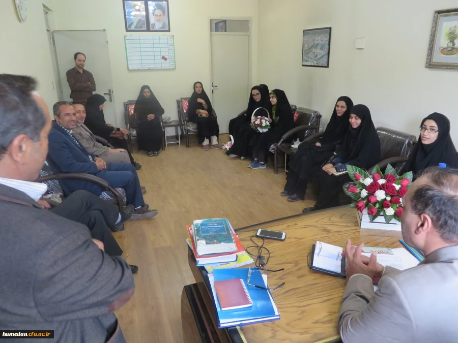 در مراسمی با حضور استاد و دانشجویان عضو کمیته تدریس پژوهی پردیس شهید باهنر از سرپرست دانشگاه فرهنگیان همدان و معاونین ایشان تقدیر به عمل آمد.