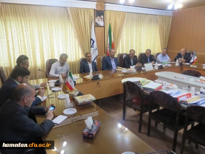 دکترعلیرضا علی صوفی سرپرست دانشگاه فرهنگیان همدان در جلسه کارگروه منابع انسانی منطقه 10 کشور:
سال 1396 را می توان سال تفویض اختیار در حوزه های مختلف دانشگاه فرهنگیان، به فرا خور حال آن دانست.