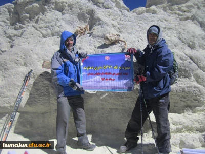صعود گروه کوهنوردی دانشگاه فرهنگیان همدان به قله 5671 متری دماوند