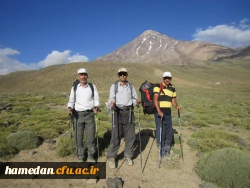 صعود گروه کوهنوردی دانشگاه فرهنگیان همدان به قله 5671 متری دماوند