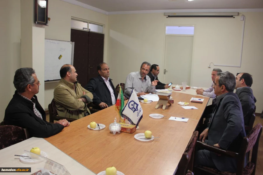 جلسه ی شورای آموزشی پردیس شهید مقصودی همدان - سالن جلسات ساختمان مدیریت استان - دوشنبه 96/02/03