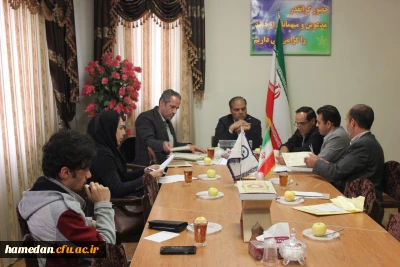 جلسه ی بازگشایی پاکت های مناقصه ی جذب نیروهای شرکتی با حضور نمایندگان شرکت های متقاضی - سالن جلسات ساختمان مدیریت استان - روز دوشنبه 97/02/03