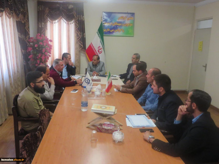 جلسه ی هماهنگی و برنامه ریزی جهت گرامیداشت روز معلم با حضور نمایندگان کانون ها، تشکل ها و انجمن های دانشجویی - یکشنبه 970209 - سالن جلسات مدیریت استان.