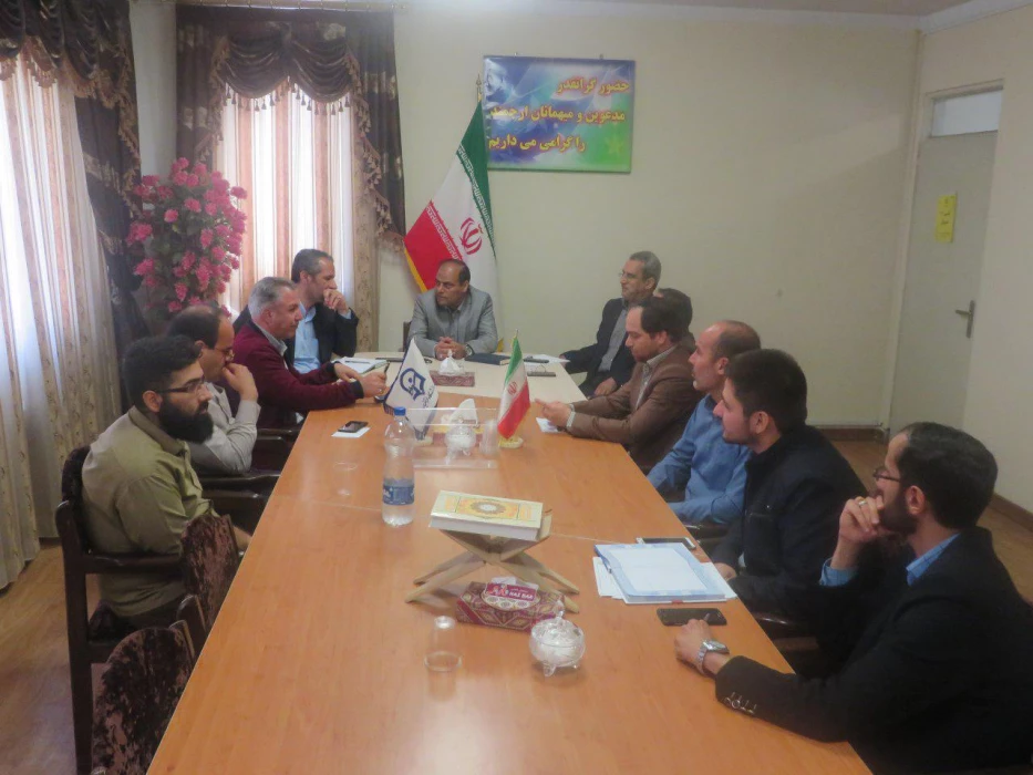 جلسه ی هماهنگی و برنامه ریزی جهت گرامیداشت روز معلم با حضور نمایندگان کانون ها، تشکل ها و انجمن های دانشجویی - یکشنبه 970209 - سالن جلسات مدیریت استان.