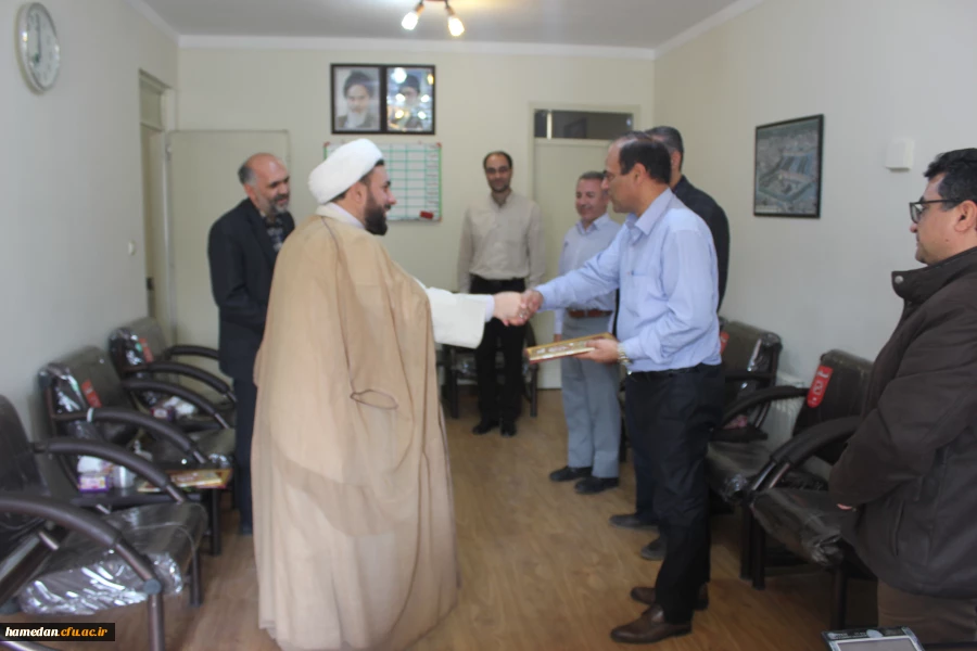 مراسم تقدیر از سرپرست، معاون و همکاران فعال دانشگاه فرهنگیان همدان در برنامه تجلیل از خادمان مردمی اربعین حسینی