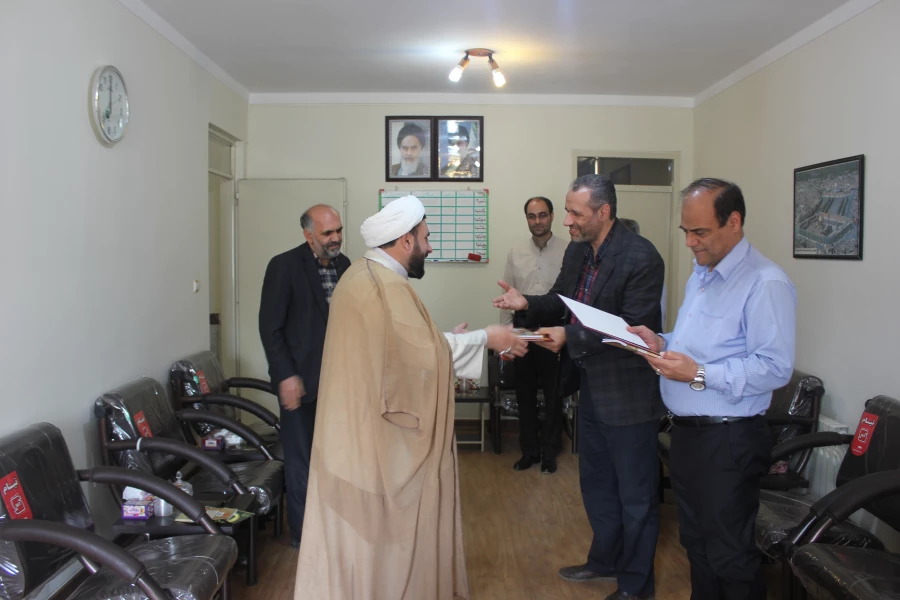 مراسم تقدیر از سرپرست، معاون و همکاران فعال دانشگاه فرهنگیان همدان در برنامه تجلیل از خادمان مردمی اربعین حسینی