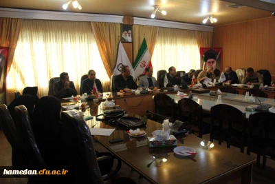 جلسه بررسی رهنامه 40 ماده ای دانشگاه فرهنگیان با حضور مسئولین واحدهای مختلف دانشگاه فرهنگیان همدان - سه شنبه 97/10/04 - سالن جلسات ملاصدرا - ساختمان مدیریت استان