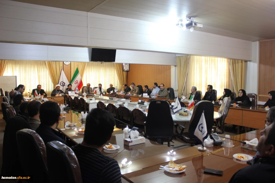 با موضوع انس با قرآن و بازخوانی حماسه نه دی برگزار شد:
دومین نشست معرفتی بسیج کارمندان دانشگاه فرهنگیان همدان به میزبانی پردیس شهید مقصودی