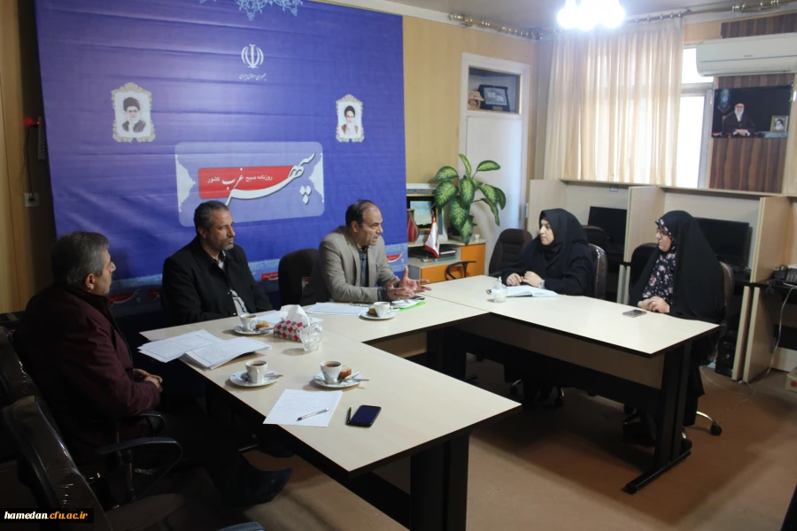 با حضور دکتر علیرضا علی صوفی در دفتر روزنامه سپهر غرب همدان  برگزار شد:
نشست گرامیداشت یکصد سالگی تربیت معلم در کشور، بویژه هشتاد سالگی مراکز تربیت معلم استان همدان  به روایت اسناد