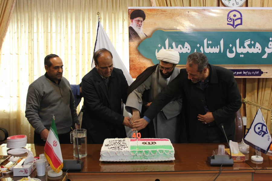 تبیین دستاوردهای نظام مقدس جمهوری اسلامی:

در نشست صمیمی کارکنان بسیجی دانشگاه فرهنگیان همدان با موضوع " چهل سالگی انقلاب اسلامی "