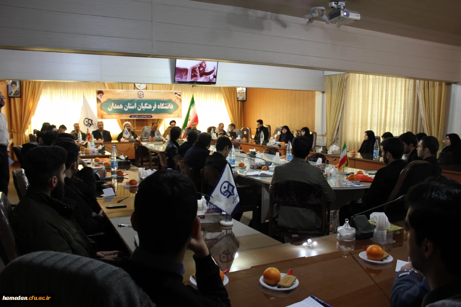 حجت الاسلام و المسلمین دادگر مسئول نهاد نمایندگی مقام معظم رهبری در دانشگاه فرهنگیان در جمع دانشجویان پردیس های همدان:

تردیدی نیست که دانشگاه فرهنگیان یا تربیت معلم مهمترین نهاد آموزشی درکشور است