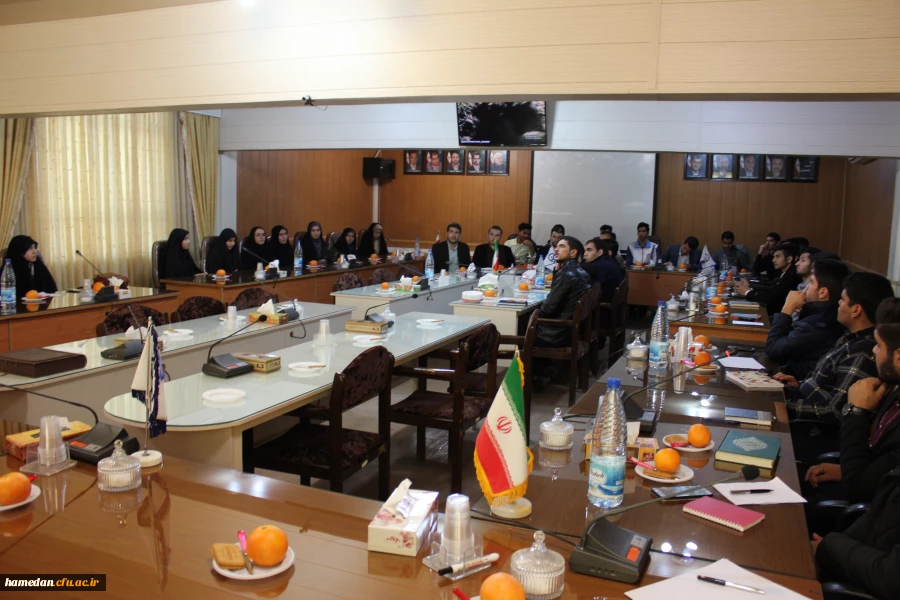 حجت الاسلام و المسلمین دادگر مسئول نهاد نمایندگی مقام معظم رهبری در دانشگاه فرهنگیان در جمع دانشجویان پردیس های همدان:

تردیدی نیست که دانشگاه فرهنگیان یا تربیت معلم مهمترین نهاد آموزشی درکشور است