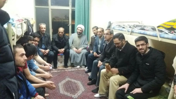 با هدف بررسی و رفع موانع سراهای دانشجویی انجام شد:
حضور صمیمی سرپرست، معاونین، مسئول دفتر نهاد رهبری و جمعی از همکاران دانشگاه فرهنگیان همدان در سراهای دانشجویی پردیس های استان