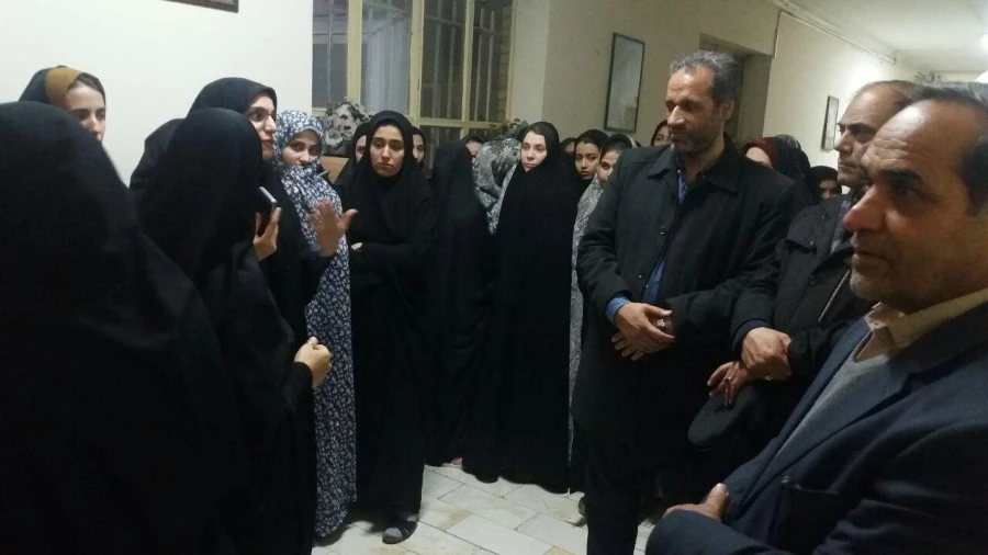 با هدف بررسی و رفع موانع سراهای دانشجویی انجام شد:
حضور صمیمی سرپرست، معاونین، مسئول دفتر نهاد رهبری و جمعی از همکاران دانشگاه فرهنگیان همدان در سراهای دانشجویی پردیس های استان