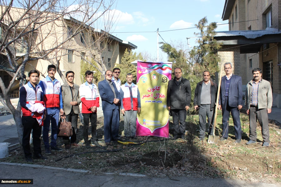 به مناسبت فرا رسیدن روز درختکاری انجام شد: غرس چندین نهال به همت کانون هلال احمر پردیس شهید مقصودی همدان