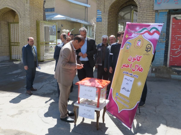 برپایی چادر کمک به سیل زدگان توسط کانون هلال احمر پردیس شهید مقصودی همدان