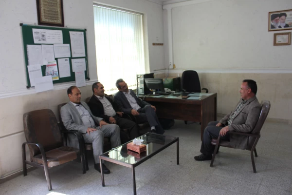 سرپرست دانشگاه فرهنگیان همدان در بازدید از مدارس مجری طرح کارورزی: 
معلمان و مدیران شاغل در مدارس، اساتیدی با تجربه، مهربان و کمک حال دانشگاه فرهنگیان هستند