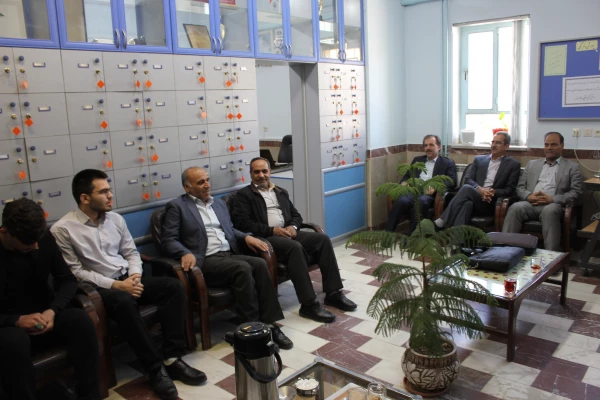 سرپرست دانشگاه فرهنگیان همدان در بازدید از مدارس مجری طرح کارورزی: 
معلمان و مدیران شاغل در مدارس، اساتیدی با تجربه، مهربان و کمک حال دانشگاه فرهنگیان هستند