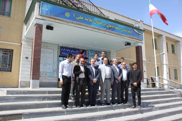 سرپرست دانشگاه فرهنگیان همدان در بازدید از مدارس مجری طرح کارورزی: 
معلمان و مدیران شاغل در مدارس، اساتیدی با تجربه، مهربان و کمک حال دانشگاه فرهنگیان هستند
