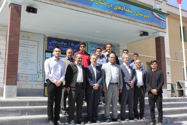 سرپرست دانشگاه فرهنگیان همدان در بازدید از مدارس مجری طرح کارورزی: 
معلمان و مدیران شاغل در مدارس، اساتیدی با تجربه، مهربان و کمک حال دانشگاه فرهنگیان هستند