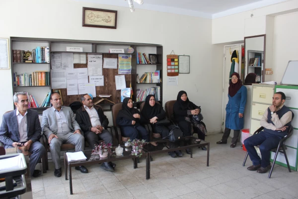 سرپرست دانشگاه فرهنگیان همدان در بازدید از مدارس مجری طرح کارورزی: 
معلمان و مدیران شاغل در مدارس، اساتیدی با تجربه، مهربان و کمک حال دانشگاه فرهنگیان هستند