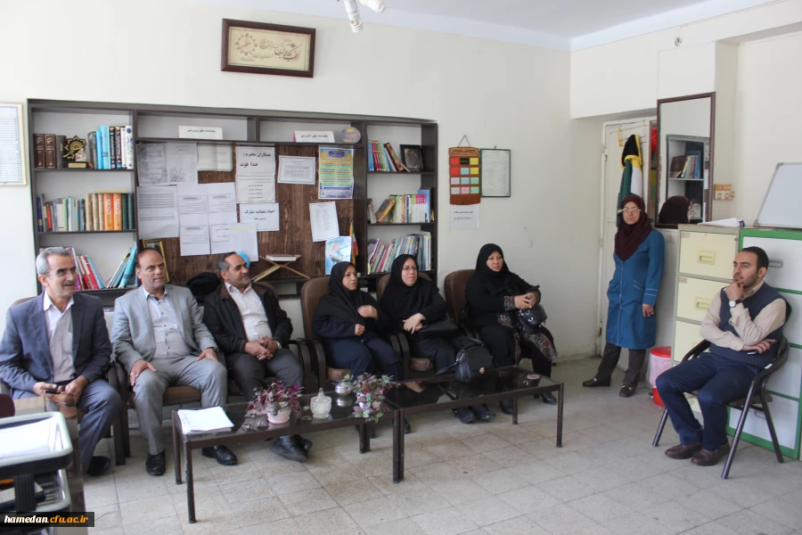 سرپرست دانشگاه فرهنگیان همدان در بازدید از مدارس مجری طرح کارورزی: 
معلمان و مدیران شاغل در مدارس، اساتیدی با تجربه، مهربان و کمک حال دانشگاه فرهنگیان هستند