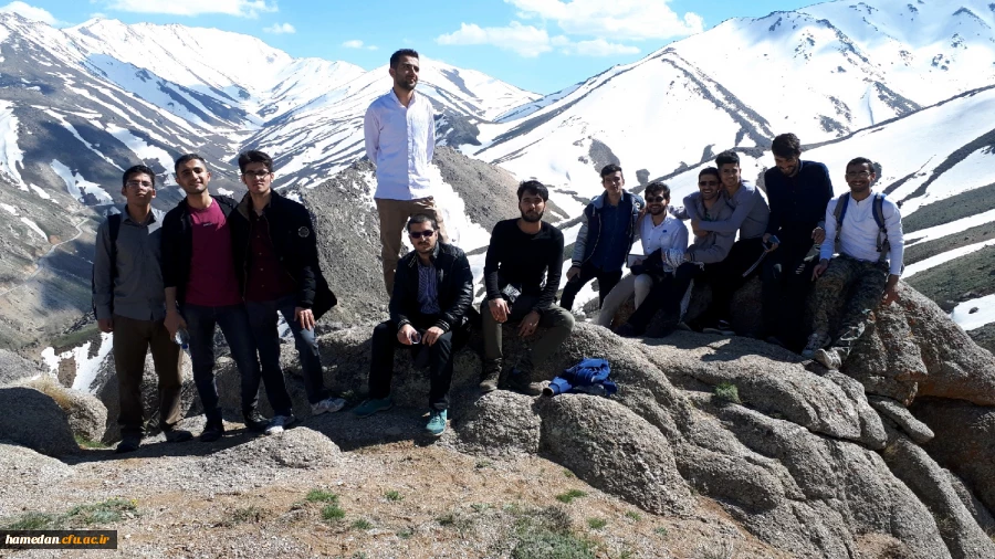 صعود دانشجو معلمان به ارتفاعات الوند و زیارت قبور شهدای گمنام دشت میشان به مناسبت گرامیداشت هفته سراهای دانشجویی