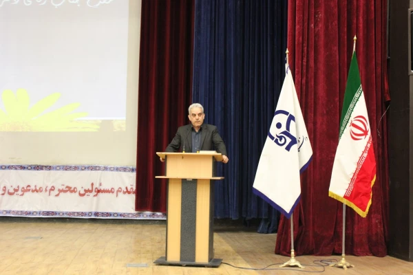 دکتر داریوش رحمانیان در مراسم بزرگداشت مقام معلم در دانشگاه فرهنگیان همدان:
معلمی وقتی با عشق همراه شود آفرینندگی به دنبال خواهد داشت