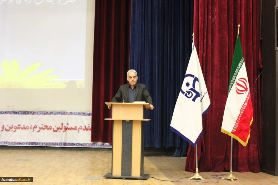 دکتر داریوش رحمانیان در مراسم بزرگداشت مقام معلم در دانشگاه فرهنگیان همدان:
معلمی وقتی با عشق همراه شود آفرینندگی به دنبال خواهد داشت