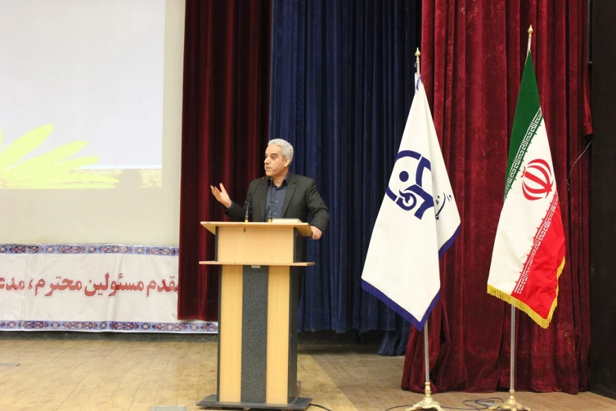 دکتر داریوش رحمانیان در مراسم بزرگداشت مقام معلم در دانشگاه فرهنگیان همدان:
معلمی وقتی با عشق همراه شود آفرینندگی به دنبال خواهد داشت