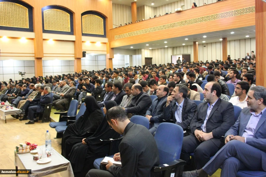 دکتر داریوش رحمانیان در مراسم بزرگداشت مقام معلم در دانشگاه فرهنگیان همدان:
معلمی وقتی با عشق همراه شود آفرینندگی به دنبال خواهد داشت