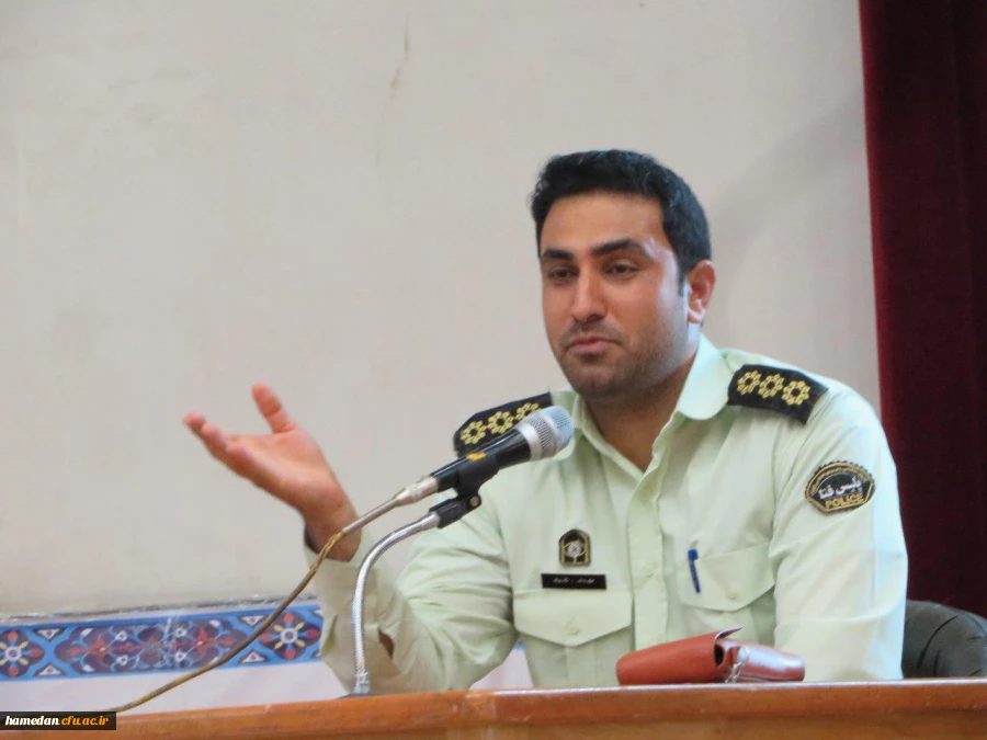 نشست « فضای مجازی،فرصت ها و تهدیدها» با حضور سروان نقوی کارشناس پلیس فتا در پردیس شهید مقصودی همدان برگزار شد