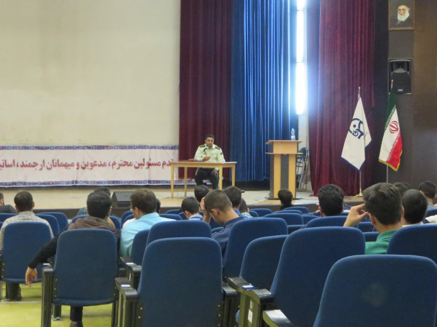 نشست « فضای مجازی،فرصت ها و تهدیدها» با حضور سروان نقوی کارشناس پلیس فتا در پردیس شهید مقصودی همدان برگزار شد