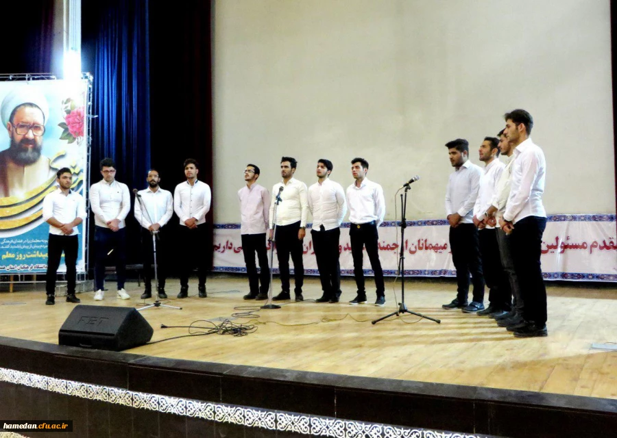 تمرین گروه سرود پردیس شهید مقصودی همدان جهت کسب آمادگی برای حضور در مرحله کشوری جشنواره فرهنگی