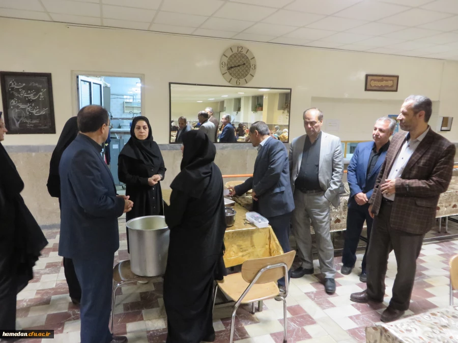 حضور سرپرست مدیریت استان و صرف افطاری ساده در کنار دانشجو معلمان پردیس شهید باهنر همدان