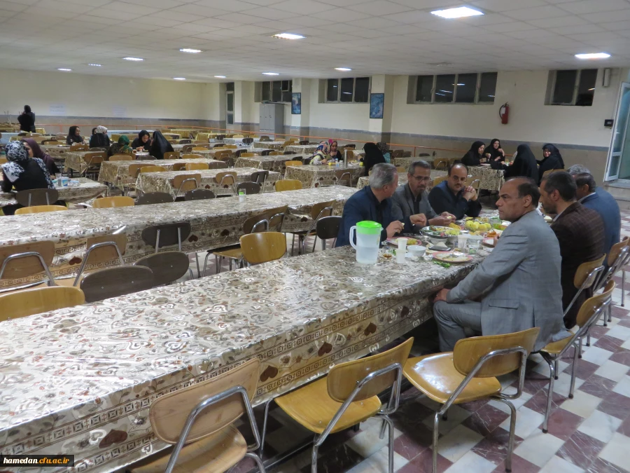 حضور سرپرست مدیریت استان و صرف افطاری ساده در کنار دانشجو معلمان پردیس شهید باهنر همدان