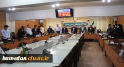 دکتر طاهری نیا معاون پژوهشی و فناوری دانشگاه فرهنگیان در جمع دبیران کانون ها، تشکل ها و انجمن های علمی پردیس های استان همدان مطرح کرد:
برنامه های پژوهشی برای دانشجو معلمان در شش حوزه تدوین و برنامه ریزی شده است