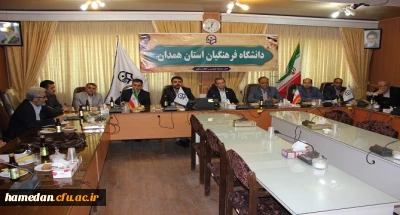 جلسه هم اندیشی و تبادل نظر اعضای هیات علمی دانشگاه فرهنگیان همدان با دکتر طاهری نیا معاون پژوهش و فناوری دانشگاه فرهنگیان کشور برگزار شد