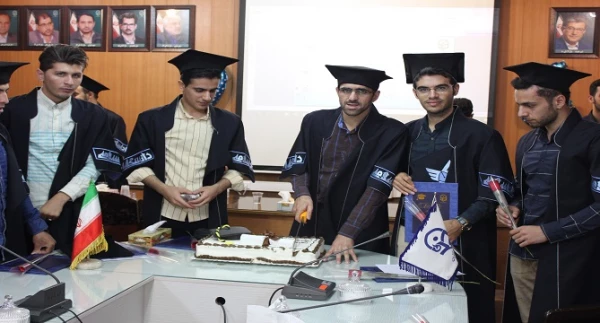 جشن دانش آموختگی دانشجو معلمان ورودی سال 94 پردیس شهید مقصودی همدان برگزار شد