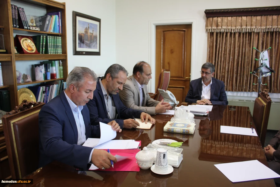 در نشست صمیمی با استاندار همدان مطرح شد:
تامین فضای لازم در بخش آموزشی و سرای دانشجویی برای سالتحصیلی جدید از اولویت برخوردار است