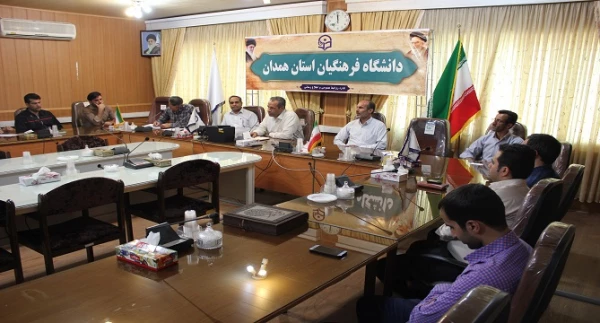 کاشی معاون هماهنگی پردیس های استان همدان در نشست صمیمی با نیروهای شرکتی:
کار در حوزه خدمات سخت و دشوار و در عین حال ارزشمند است