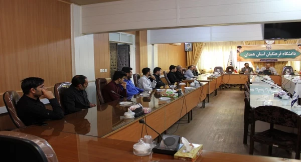 نیروهای بخش خدمات از شریف ترین کارکنان دانشگاه هستند و زحمات زیادی را متقبل می شوند 3