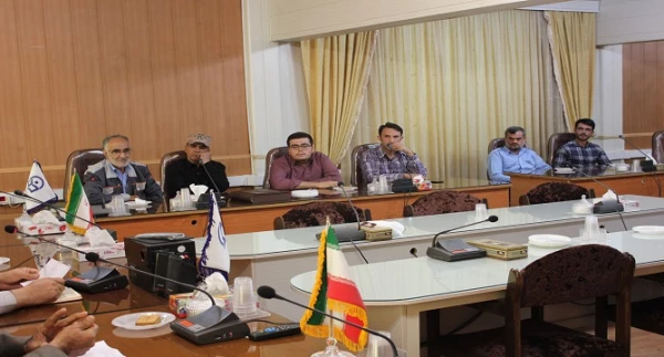 نیروهای بخش خدمات از شریف ترین کارکنان دانشگاه هستند و زحمات زیادی را متقبل می شوند 4