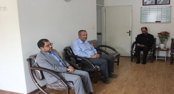 این دانشگاه با سایر دانشگاه ها و مراکز آموزش عالی تفاوت دارد و از درجه ی اهمیت بالاتری برخوردار است

 2